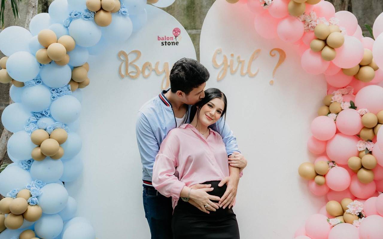 Aditya Zoni Gelar Pengajian 7 Bulan dan Gender Reveal, Jenis Kelamin Calon Anak Sesuai Prediksi?