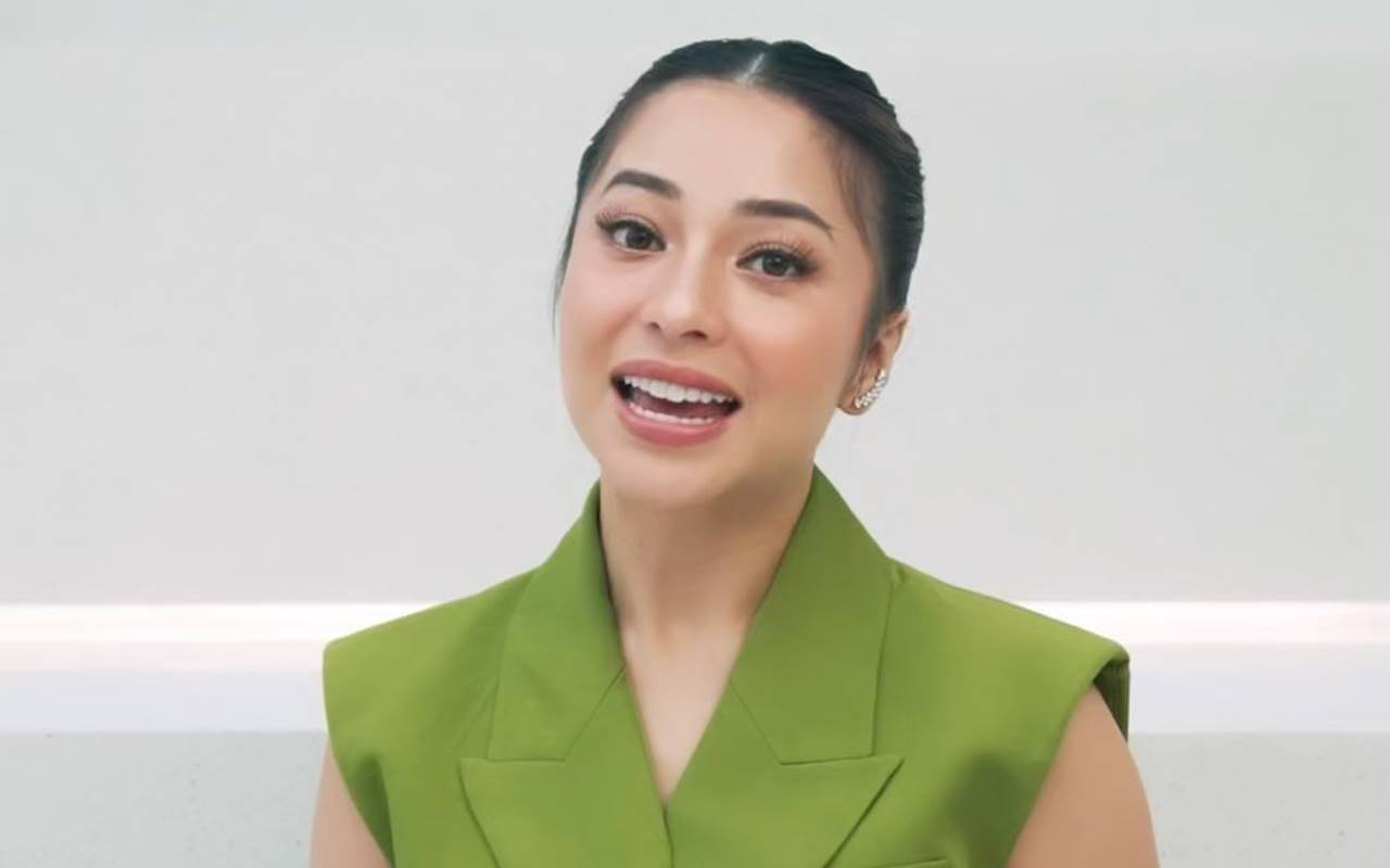 Nikita Willy Kenakan Mini Dress Seksi Saat Hangout, Style Ala Mama Muda Dipuji Selangit