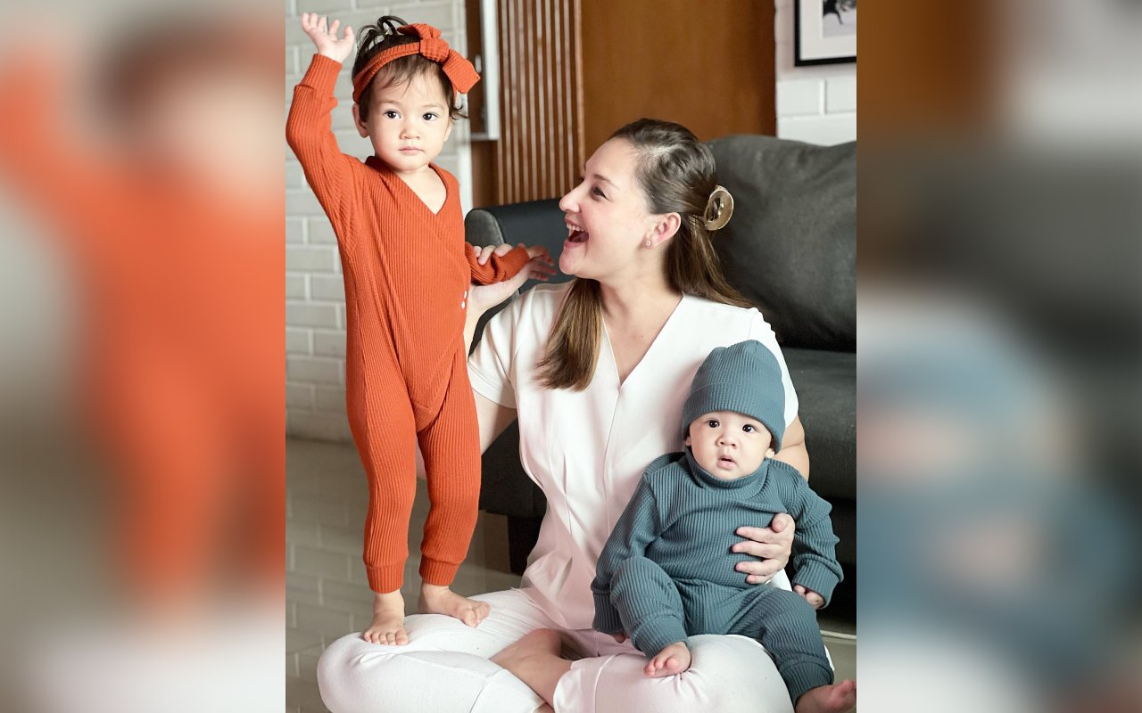 Gemasnya Numa Putri Mona Ratuliu Vs Baby Balint Rebutan ASI, Aksi Saling Tendang Bikin Geleng-Geleng