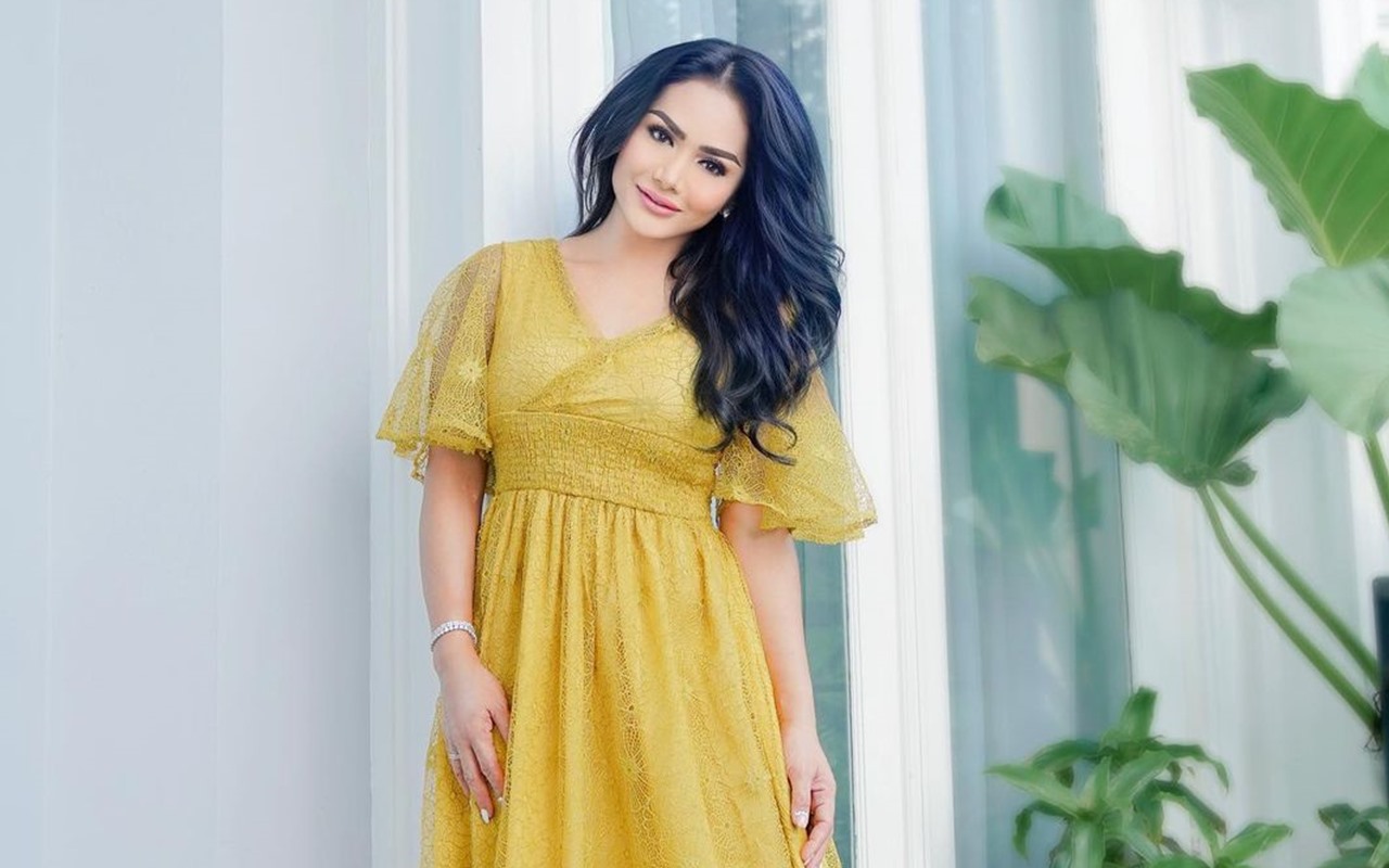 Kompak Kenakan Kebaya, Krisdayanti Semringah Foto Bareng Calon Mantu