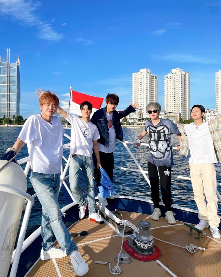 <i>Holiday Date</i> Ala NCT Dream