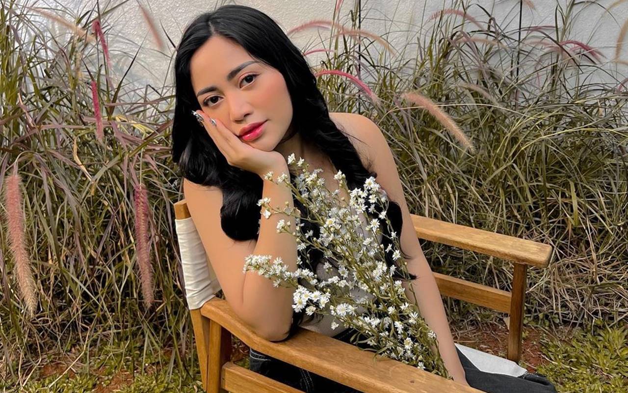 Style Busana Ketat Rachel Vennya Bikin Bingung, Fans Nangis Tahu Harganya Gak Kaleng-Kaleng