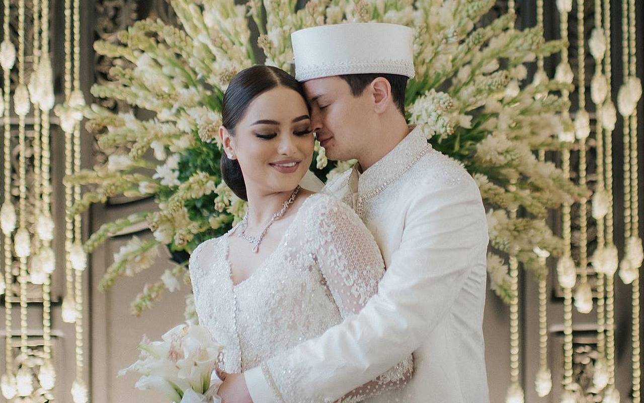 Jepretan Suami, Amanda Adik Maudy Ayunda Dipuji Secantik Barbie Kala Pergi Honeymoon