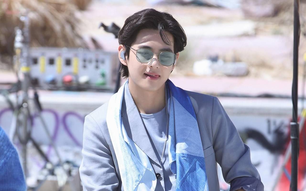 Asyik, V BTS Bakal Jadi DJ Spesial di Acara Radio 'Starry Night'