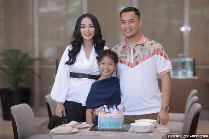 Akrab Dengan Anak Sambung