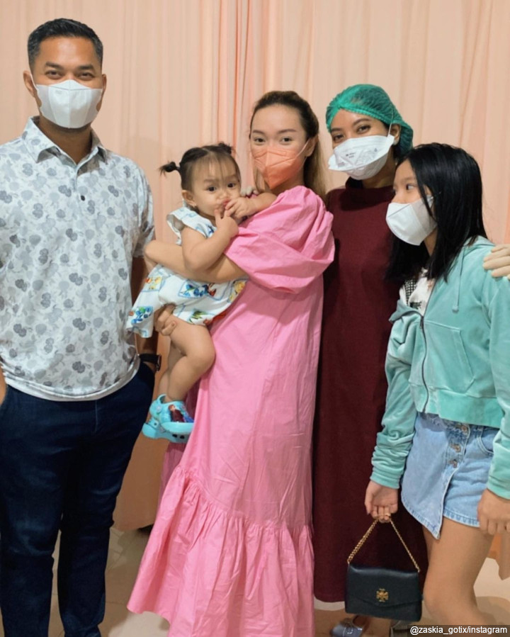 Tetap Tegar Saat Putri Sakit