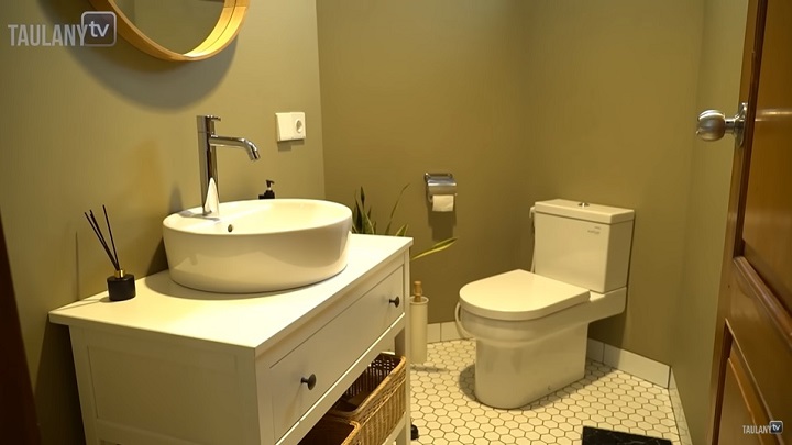 Toilet Tamu