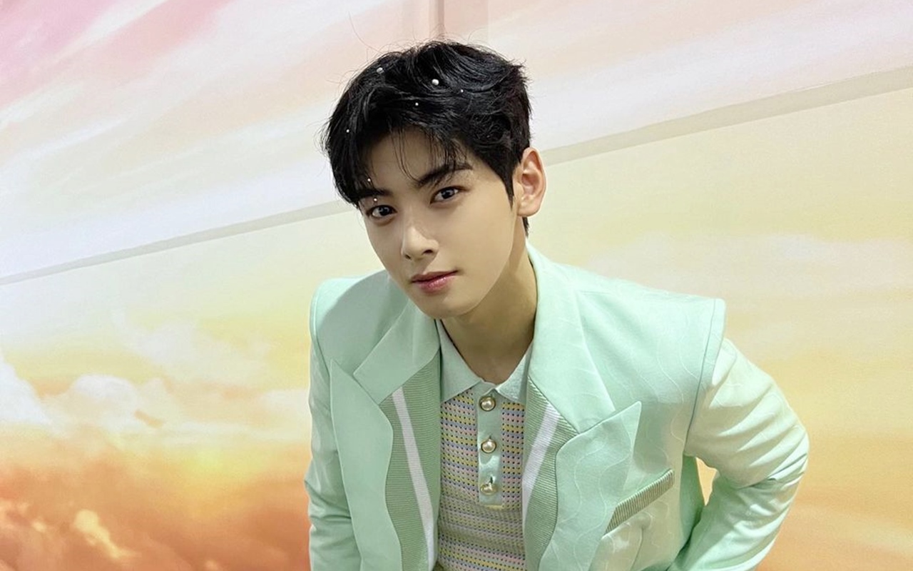 Cha Eunwoo Santuy Berbahasa Inggris Saat Diwawancarai di Paris Fashion Week 2022