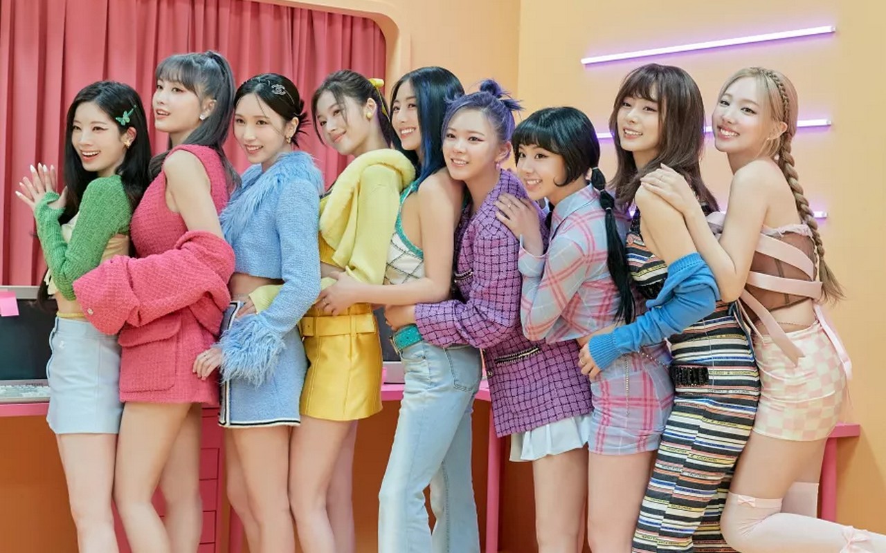 Twice Jadi Girlband Pertama Habiskan 4 Pekan di Top 10 Billboard 200 dengan 3 Album