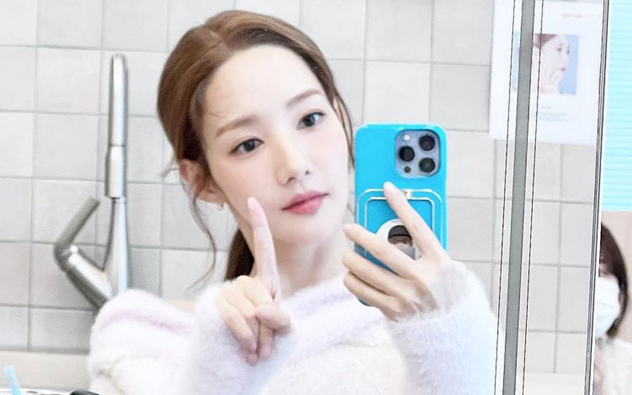 Dari Chanel Hingga Dior, Harga Pakaian Serba Mewah Park Min Young Saat Kencan Tuai Sorotan