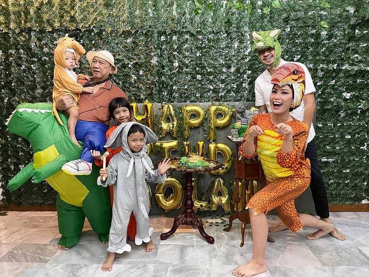 Pakai Kostum Demi Anak
