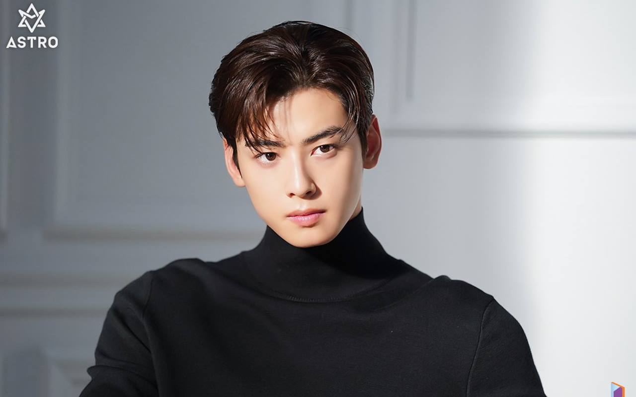 Cha Eun Woo ASTRO Tampan meski Bruntusan di Paris Fashion Week 2022, Gaya Rambut Curi Fokus