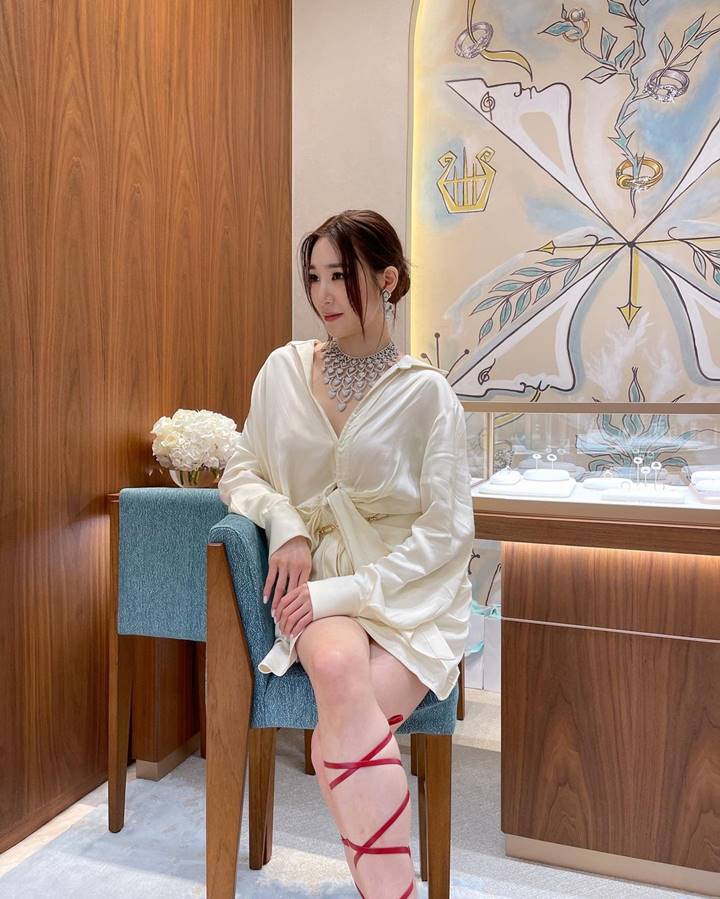  Elegan Kenakan Perhiasan
