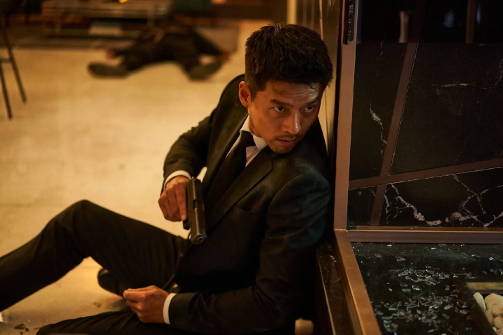 Totalitas Hyun Bin Saat Syuting Adegan Aksi \'Confidential Assignment 2: International\' Bikin Takjub