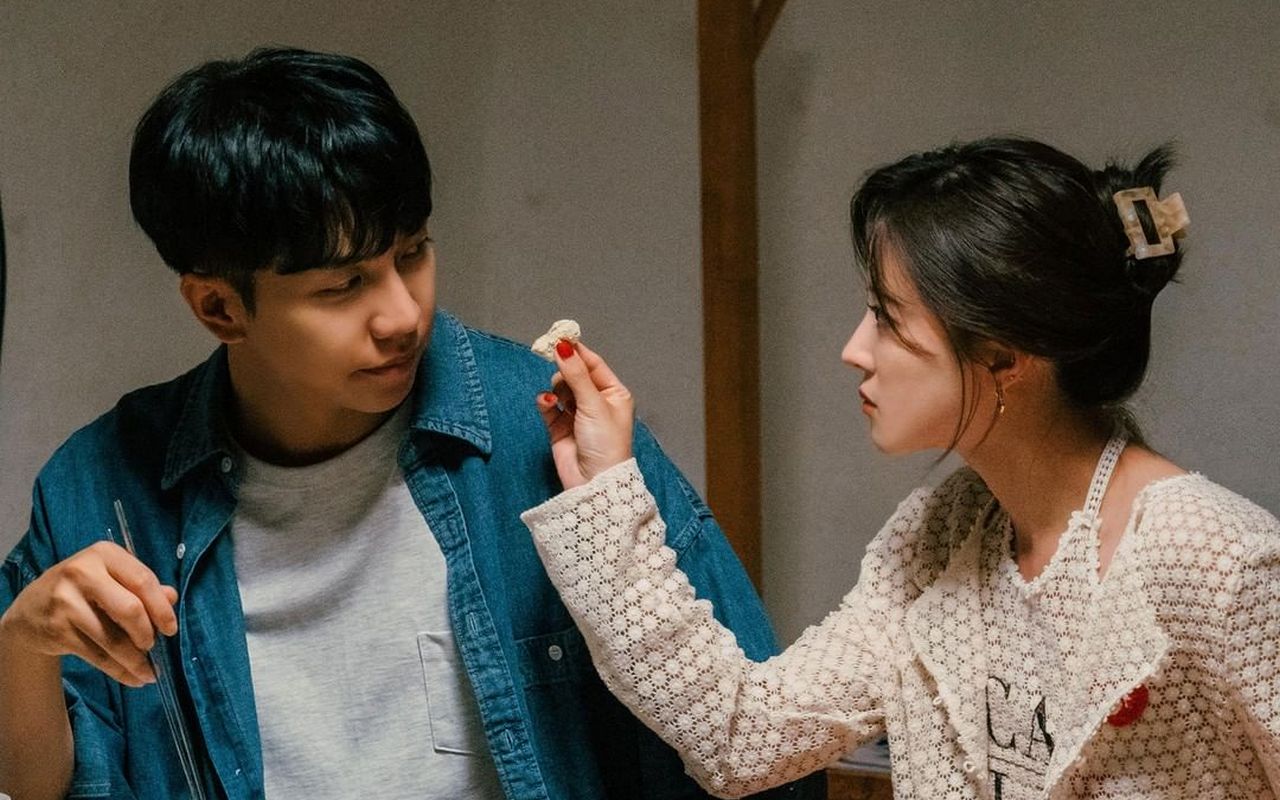 Ekspresi Bingung Lee Se Young di BTS Cium Lee Seung Gi di 'The Law Cafe' Bikin Kru Ngakak