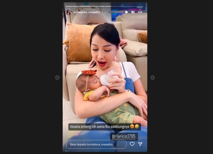 Lucinta Luna Timang Baby Moana Anak Ria Ricis: Anteng Sama Ibu Sambungnya