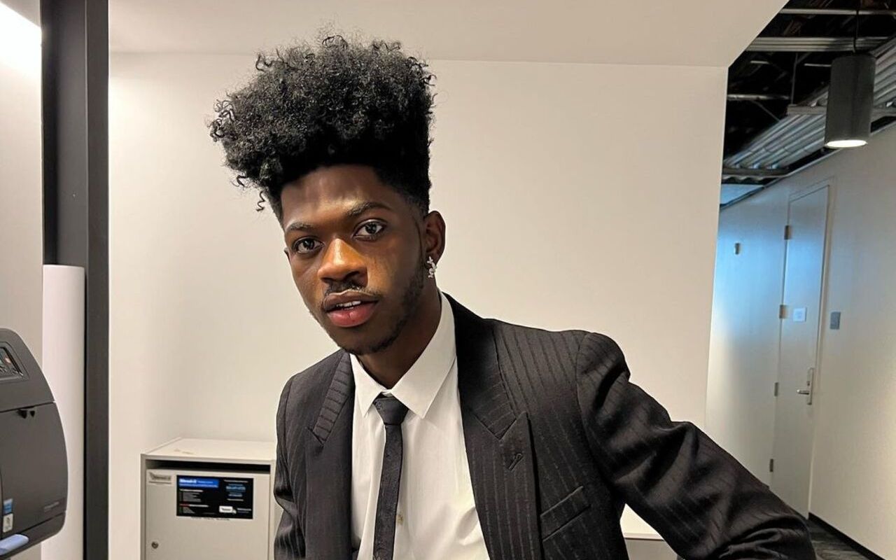 Bikin Geleng-Geleng, Lil Nas X Mendadak Stop Konser & Minta Penonton Nunggu Lantaran Ingin BAB