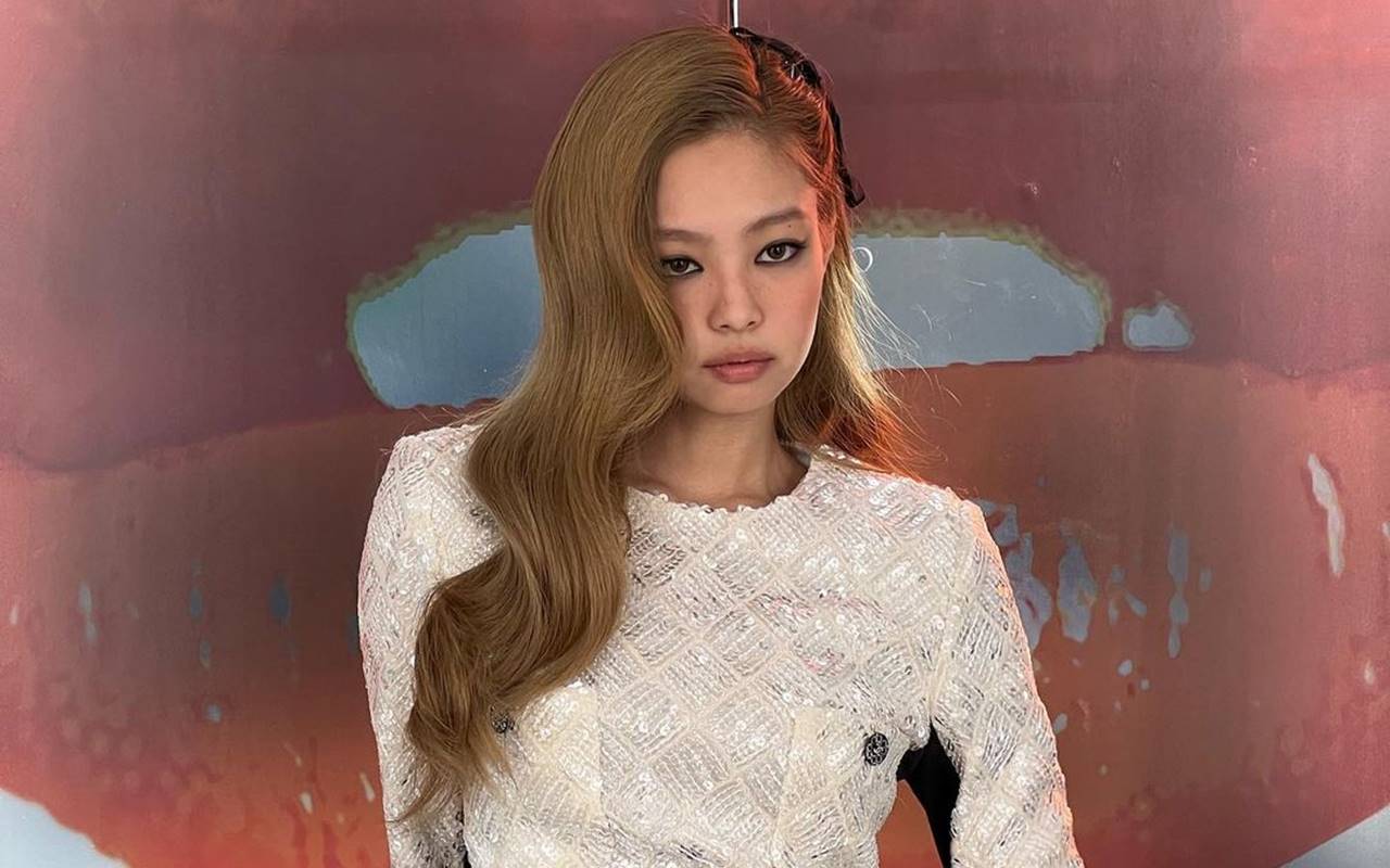 Gemasnya Jennie BLACKPINK Terima Permintaan Fans Cilik di Bandara