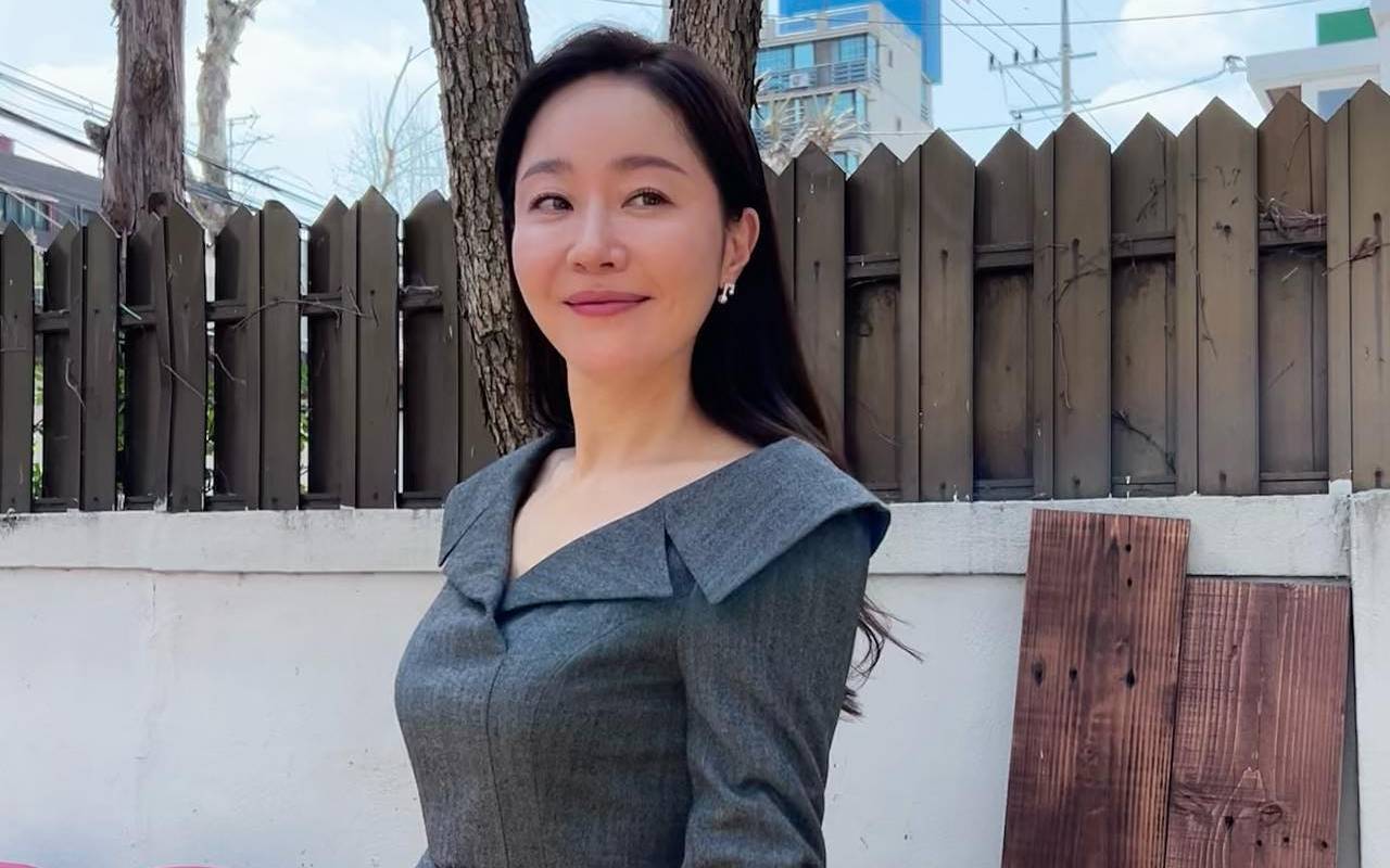 Stylist Ingin Ekspresikan Dualitas Dari Outfit Karakter Uhm Ji Won di 'Little Women'