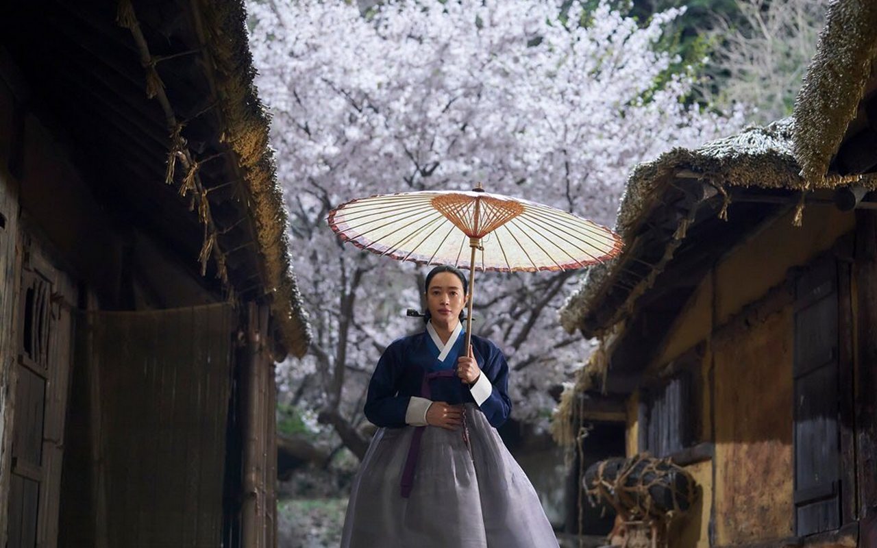 Kim Hye Soo Bicara Peran & Banyaknya Adegan Bertikai dengan  Kim Hae Sook di 'The Queen's Umbrella'