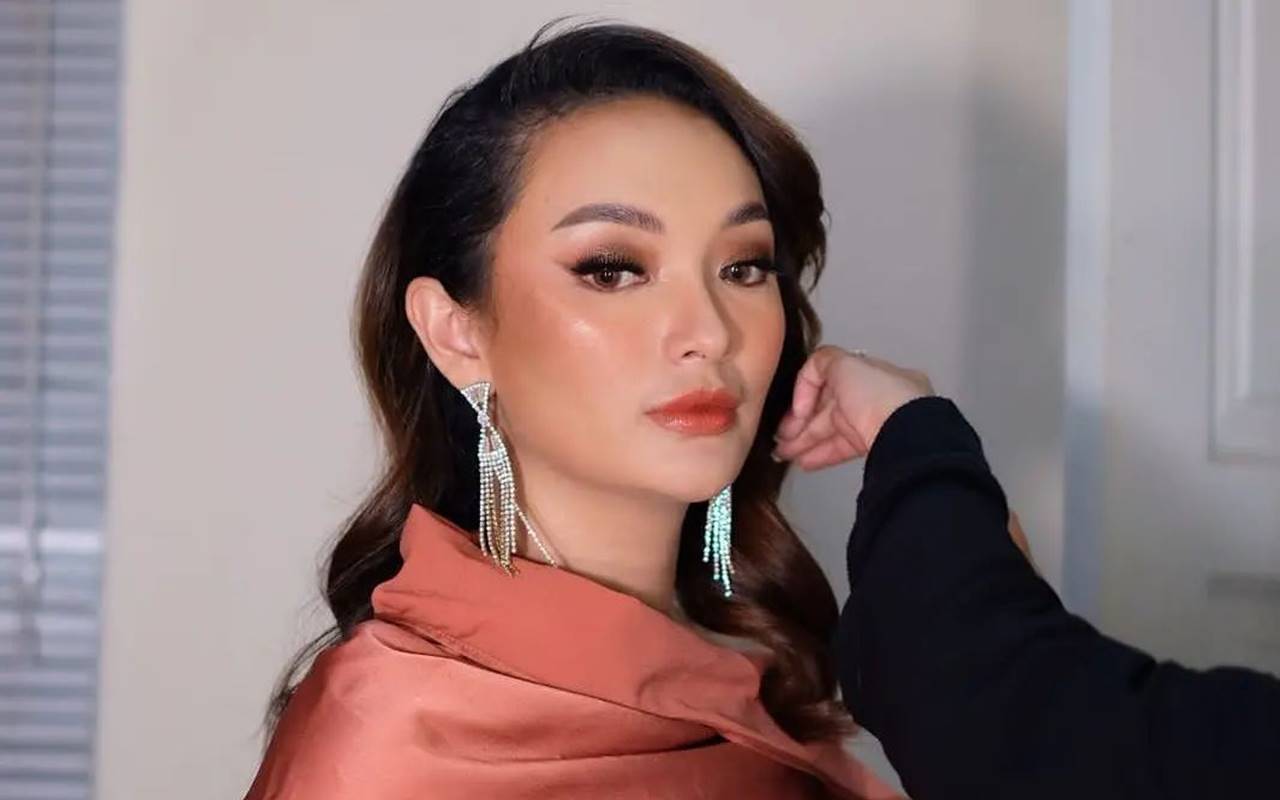 Usai Ditutupi, Zaskia Gotik Kini Pamerkan Wajah Cantik Anak Kedua di Momen Akikah