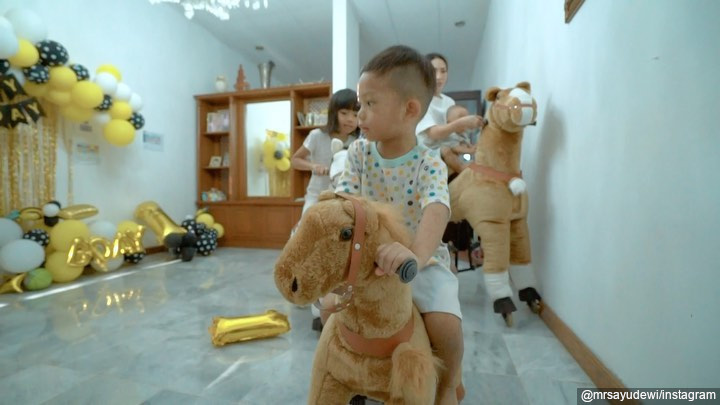 Ikutan Mainan Biar Anak Tak Bosan