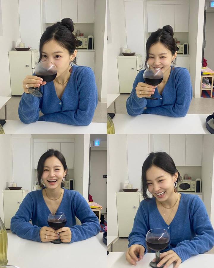 Lee Hi Cantik Natural dan Sederhana Tanpa Make Up