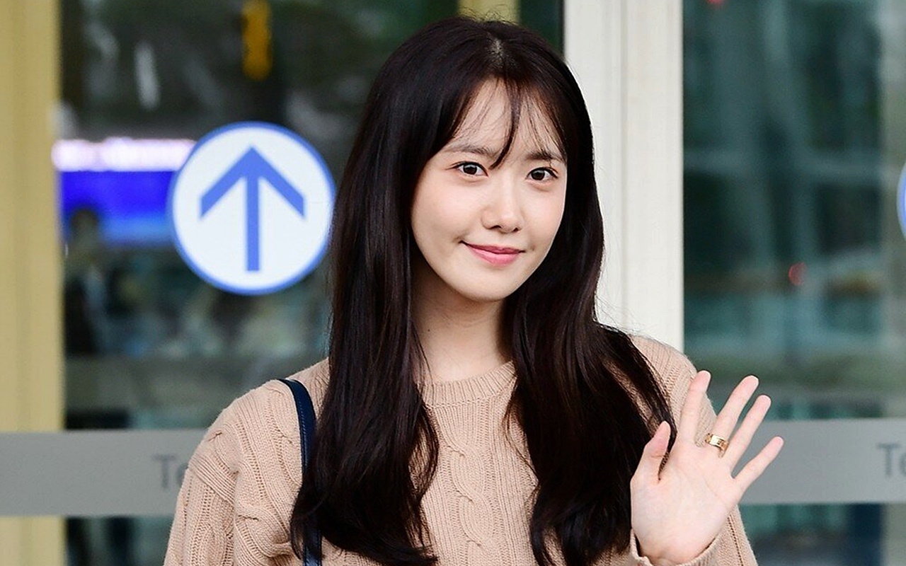 Yoona SNSD Pakai Rok Mini di Paris, Harganya Tembus Puluhan Juta Rupiah