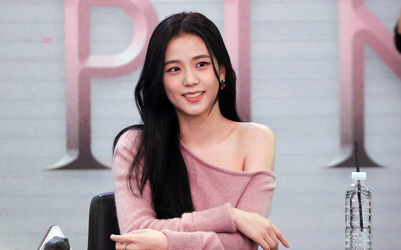 Jisoo Ungkap Alasan Member BLACKPINK Kompak Lepas Akrilik di Fansign