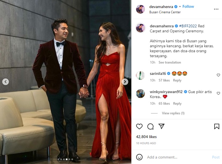 Momen Mesra Mikha Tambayong dan Deva Mahenra di Red Carpet BIFF 2022