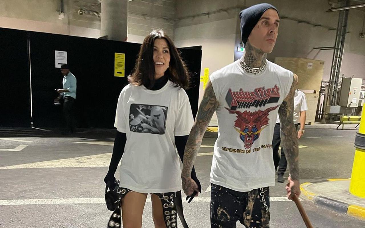 Alasan Kourtney Kardashian & Travis Barker Belum Tinggal Bareng Meski Telah Menikah