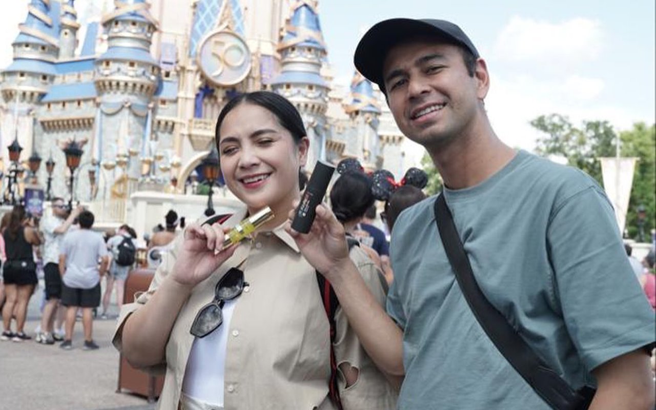 Raffi Ahmad dan Nagita Slavina Dinner Merakyat di Warung Mungil