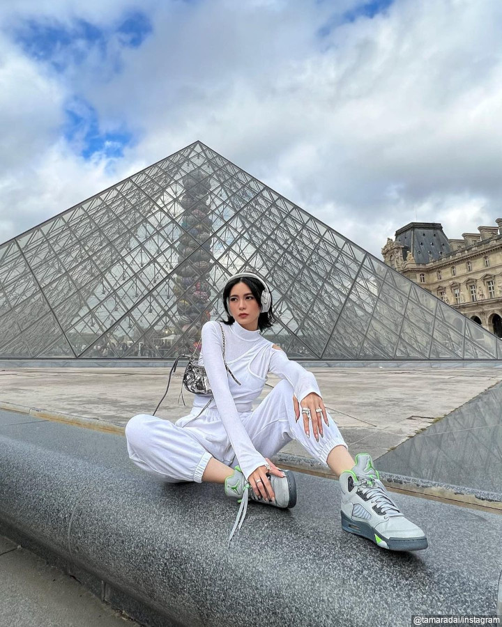 Outfit Tamara Saat Jalan-jalan