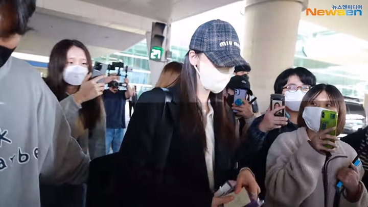 Reporter Hampir Celaka Saat Liput Yoona SNSD di Bandara