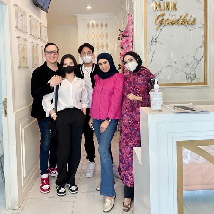 7 Potret Family Man Akhmad Fadli Yang Tindak Tegas Zee JKT48 Akui Coba ...