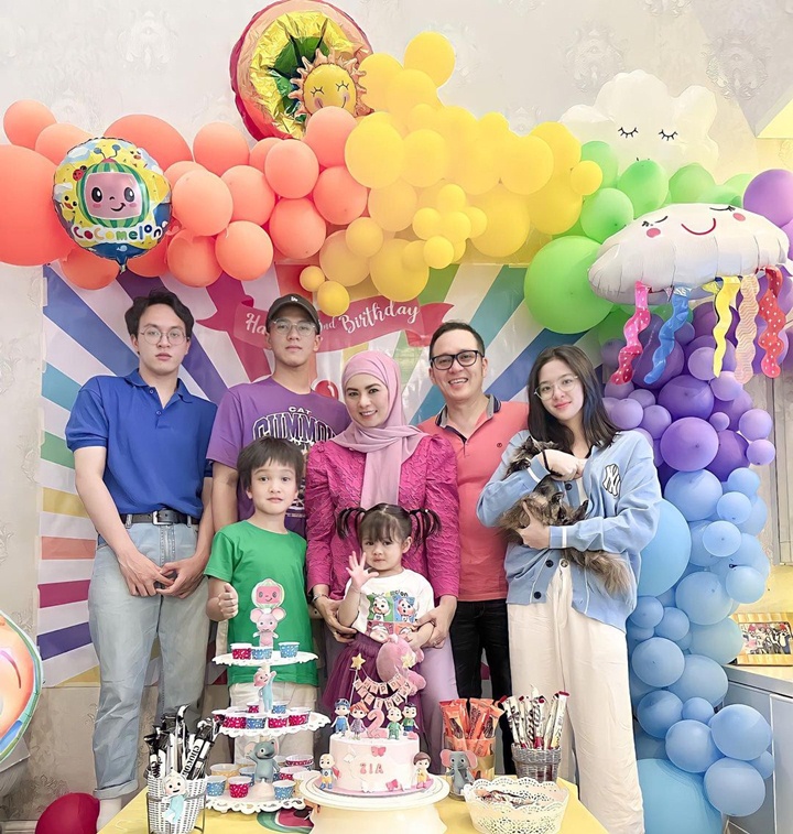 7 Potret Family Man Akhmad Fadli Yang Tindak Tegas Zee JKT48 Akui Coba ...