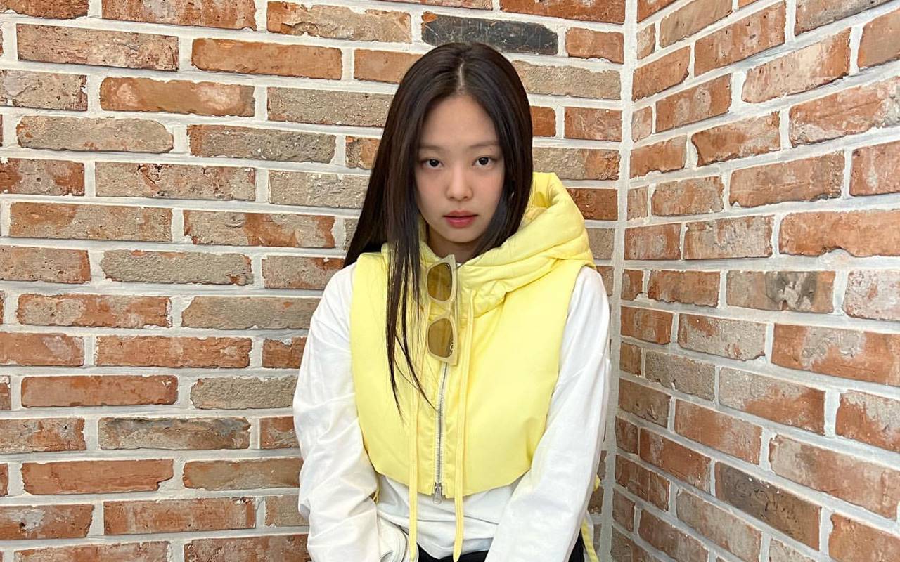 Outfit Jennie BLACKPINK Banjir Peniti di Photoshoot Baru, Terlalu Kurus?