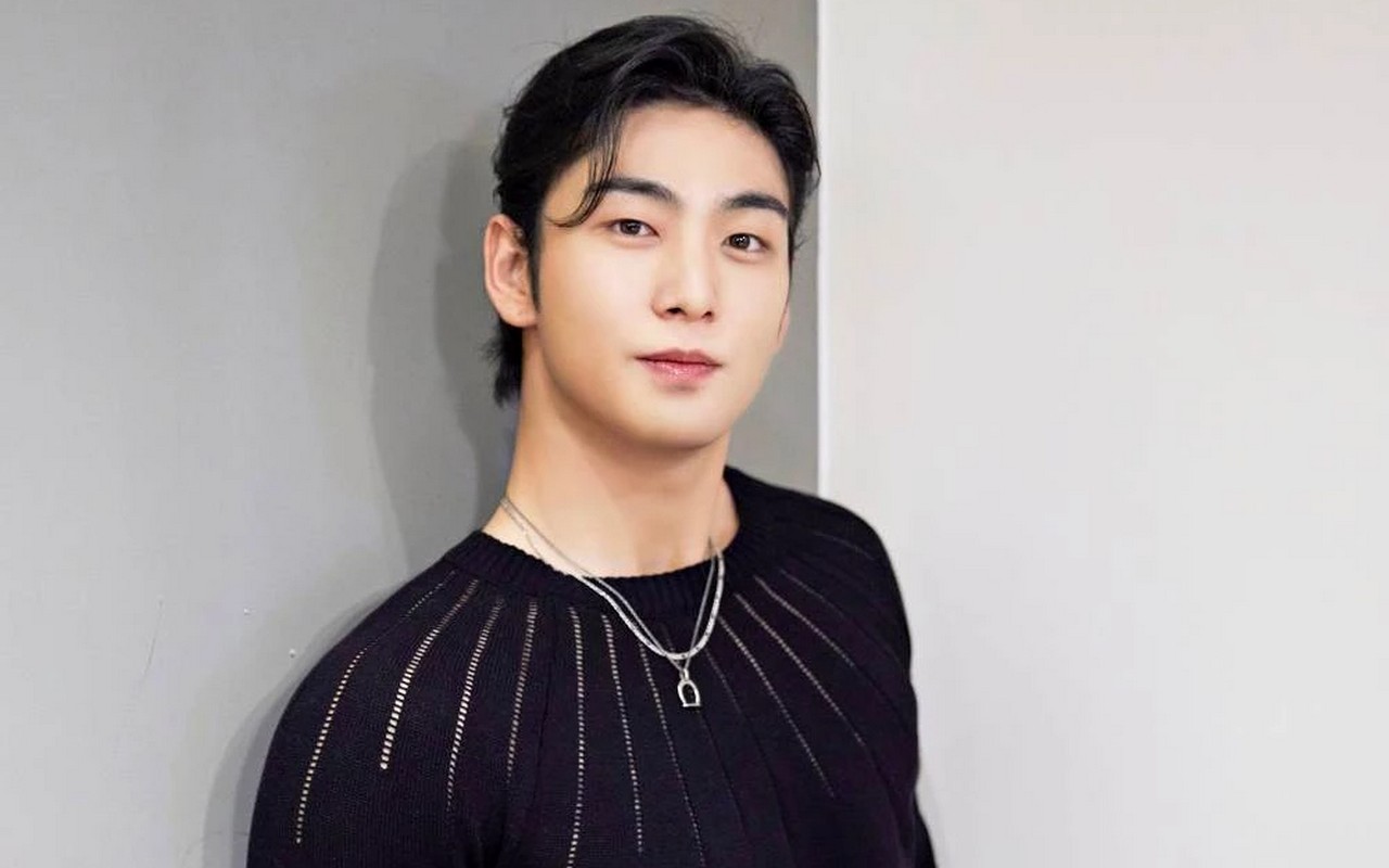 Baekho Ungkap Alasan Tetap Bertahan di Pledis Hingga Rasanya Jadi Solois Setelah NU'EST Bubar