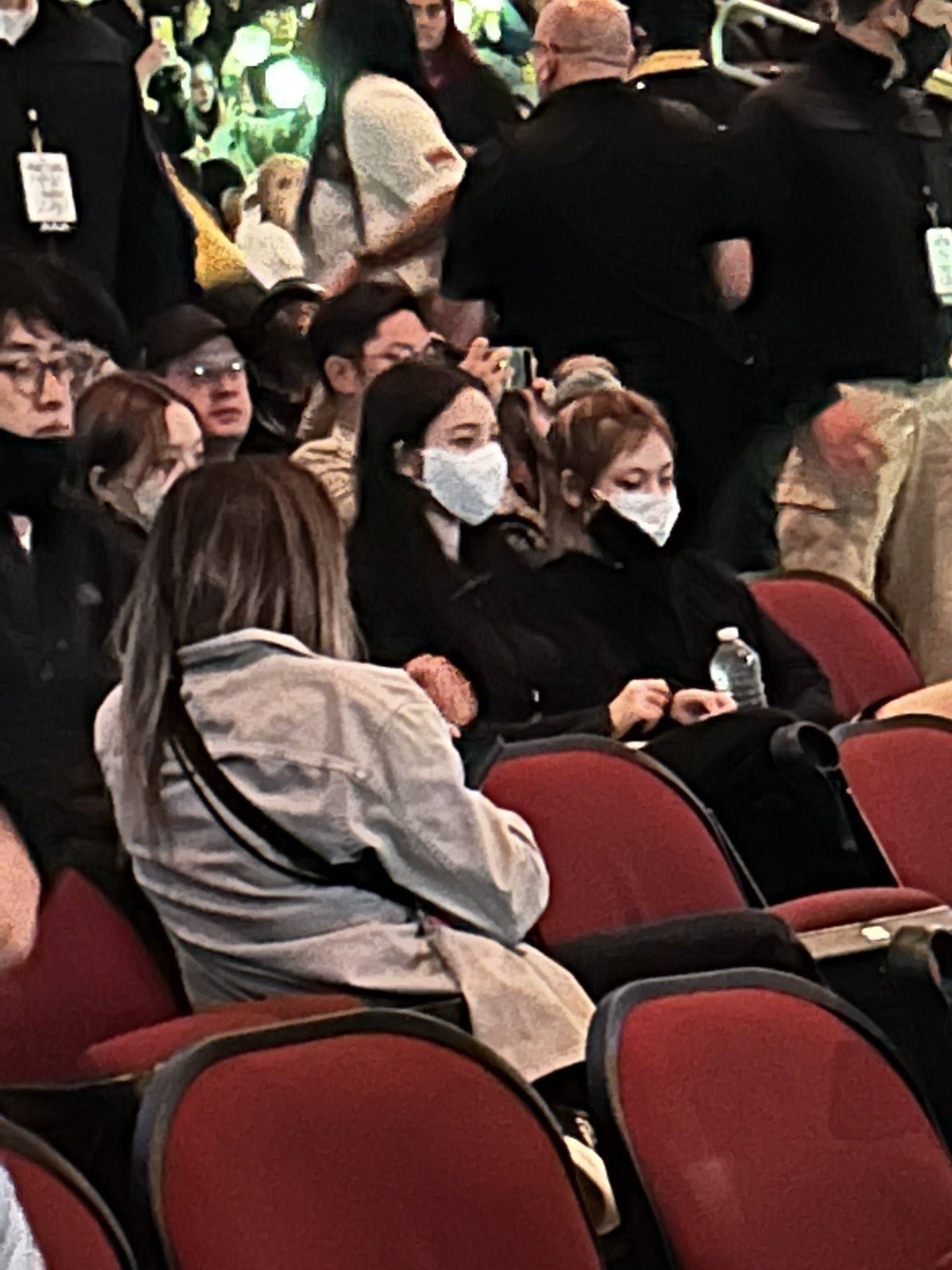 Momen anggota aespa datang ke konser solo NCT 127