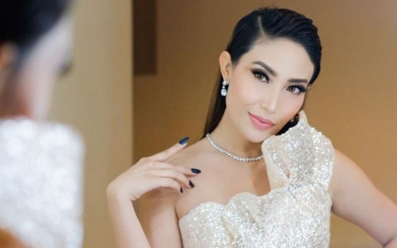 Ayu Dewi Bak Beri 'Tamparan' Keras ke Suami Lewat Lagu Yura Yunita