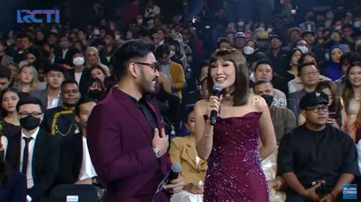 Ayu Dewi Bak Beri \'Tamparan\' Keras ke Suami Lewat Lagu Yura Yunita