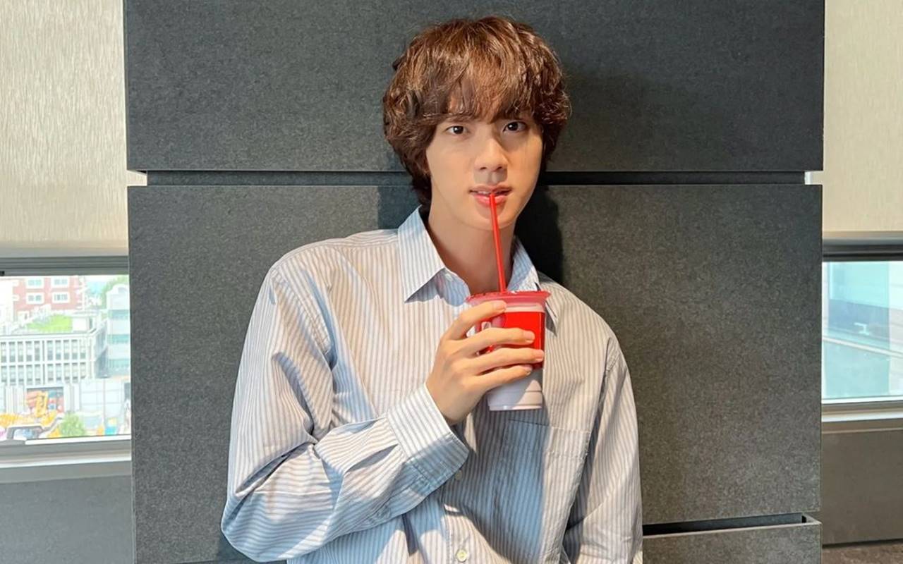 Bikin Patah Hati, Jin BTS Spill Kondisi Mic Pink Kesayangan Jelang Konser Gratis