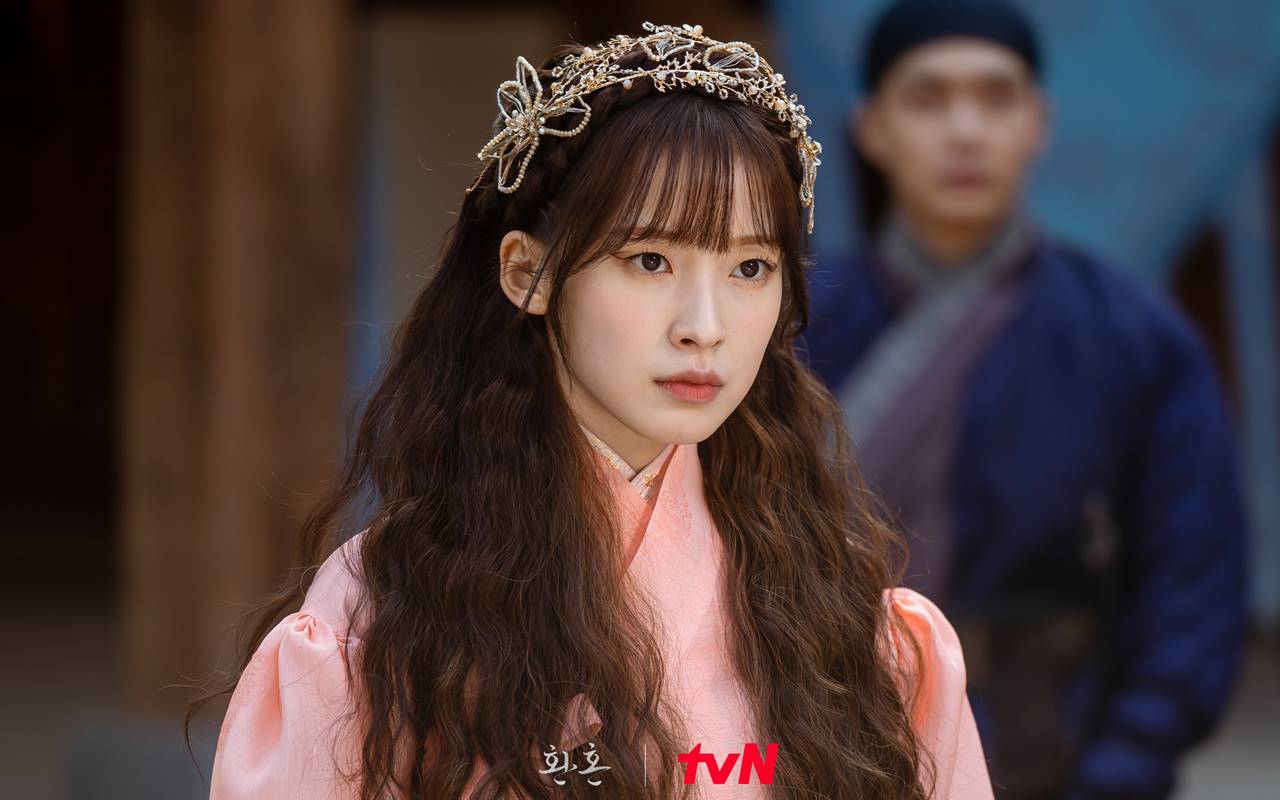 Arin Oh My Girl Pamer Penghargaan Solo Perdana Berkat 'Alchemy of Souls'