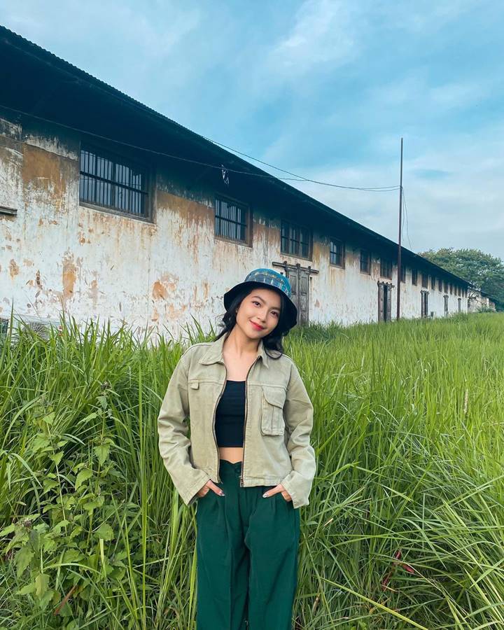 Kenakan OOTD Match di Padang Rumput