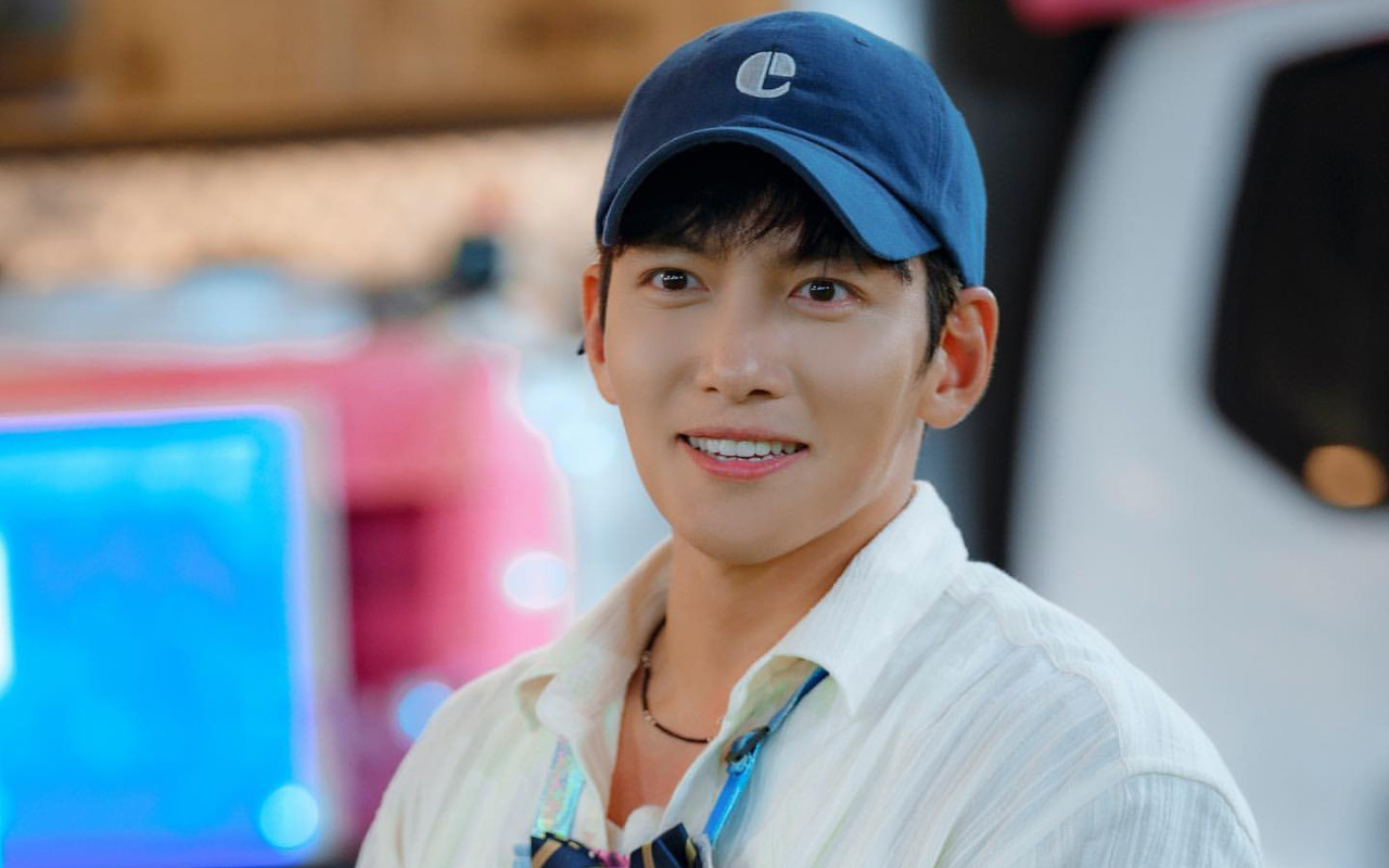 Tak Cuma Tampan, Ji Chang Wook Juga Sopan Banget di Kehidupan Nyata