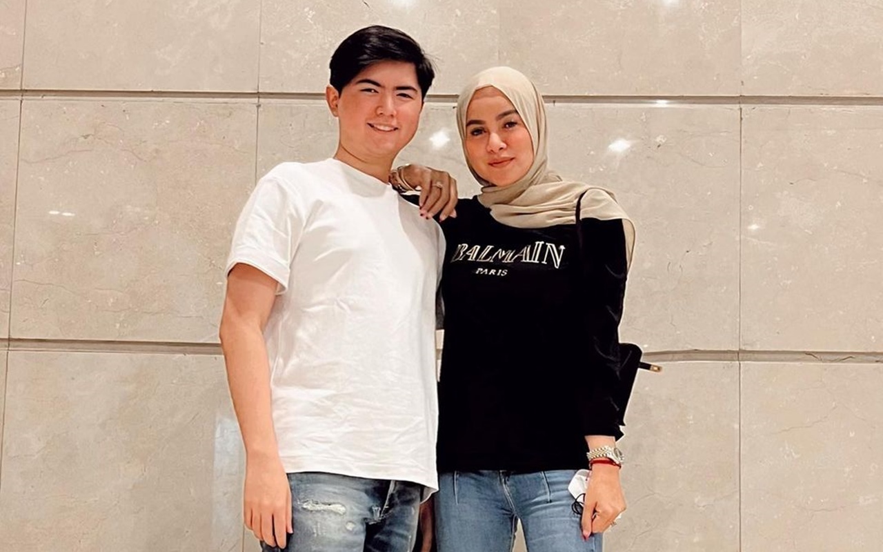 Olla Ramlan Pamer Temani Sang Putra Kencan Dengan Putri Nikita Mirzani