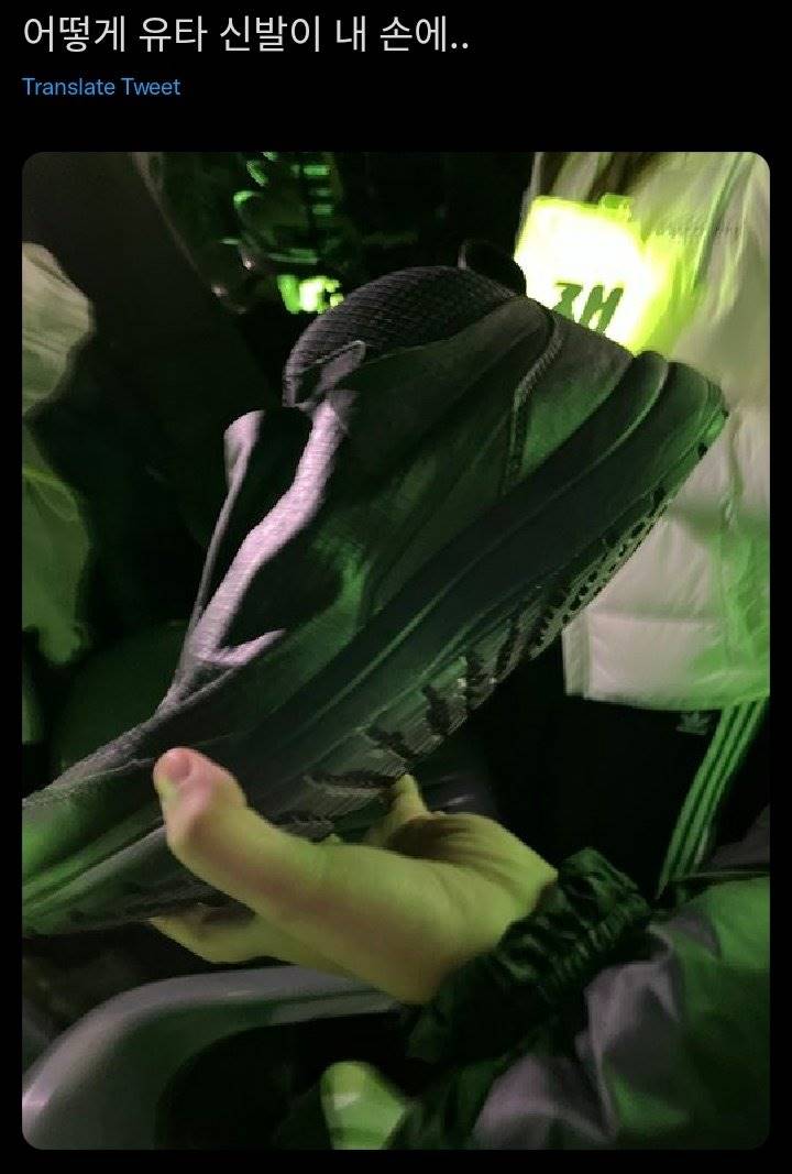 Yuta kehilangan sebelah sepatu di konser NCT 127