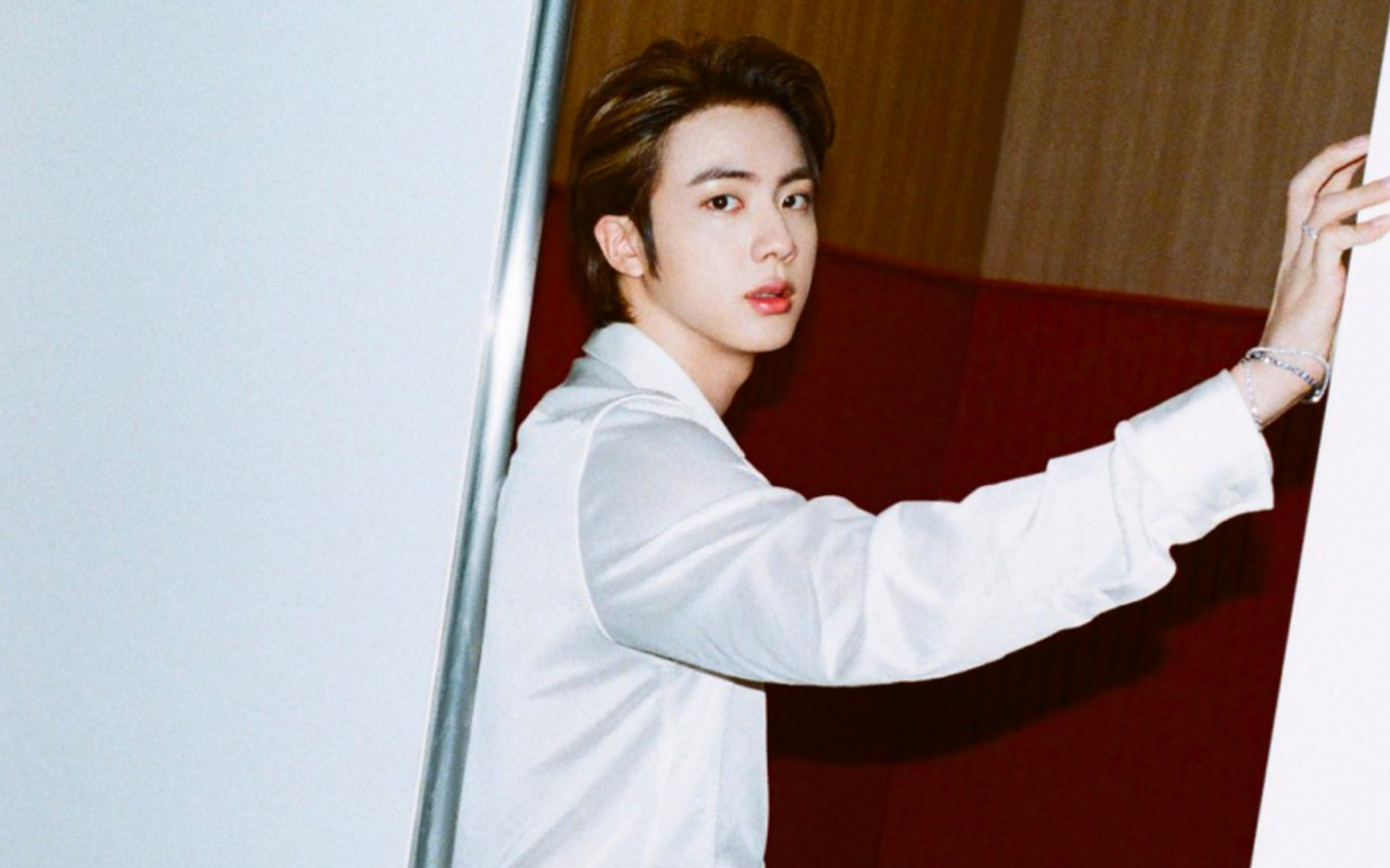 Jin BTS Tampil Kelam di Teaser 'The Astronaut' Bikin Nostalgia Awal Debut