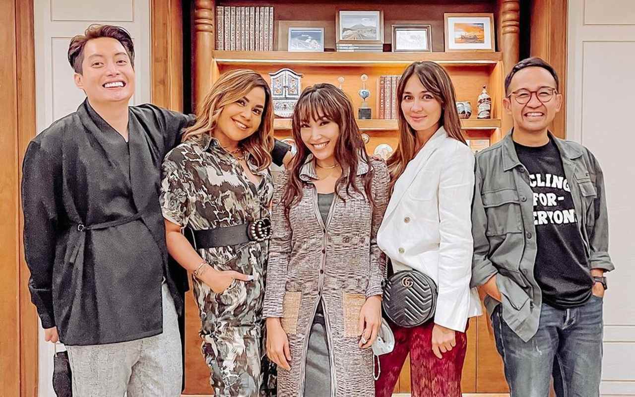 Cueki Denise Chariesta, Ayu Dewi dan Luna Maya Pamer Aura Cantik Positif Bareng Geng Mentri Ceria