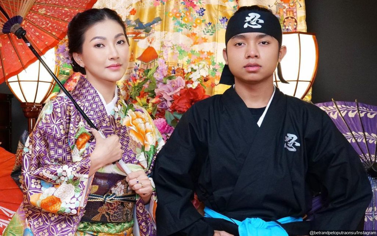Cara Betrand Peto Tunjukkan Kasih Sayang ke Sarwendah Tuai Kritik